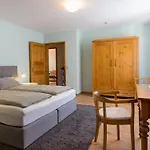 Schwaab-scherr, Naehe Bernkastel, Mit Gratis Oepnv-ticket, Parkplaetzen Und Fahrradgarage Apartment
