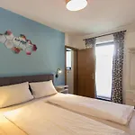 Schwaab-scherr, Naehe Bernkastel, Mit Gratis Oepnv-ticket, Parkplaetzen Und Fahrradgarage Apartment Erden