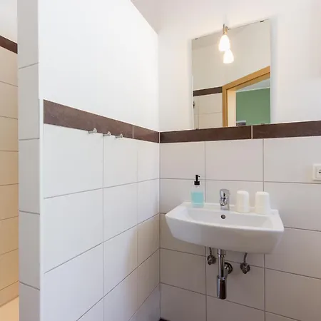 Schwaab-scherr, Genau Zwischen Bernkastel-kues Und Traben-trarbach, Mit Kostenlosem Oepnv-ticket Fuer Bus Und Bahn, Parkplaetzen Und Fahrradgarage Apartment