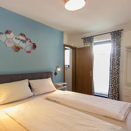 Schwaab-scherr, Naehe Bernkastel, Mit Gratis Oepnv-ticket, Parkplaetzen Und Fahrradgarage Apartment Erden
