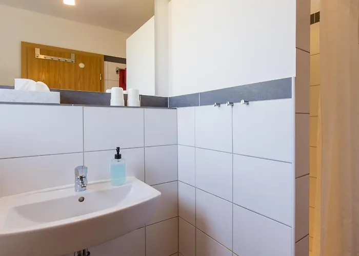 شقة Schwaab-scherr, Genau Zwischen Bernkastel-kues Und Traben-trarbach, Mit Kostenlosem Oepnv-ticket Fuer Bus Und Bahn, Parkplaetzen Und Fahrradgarage Erden