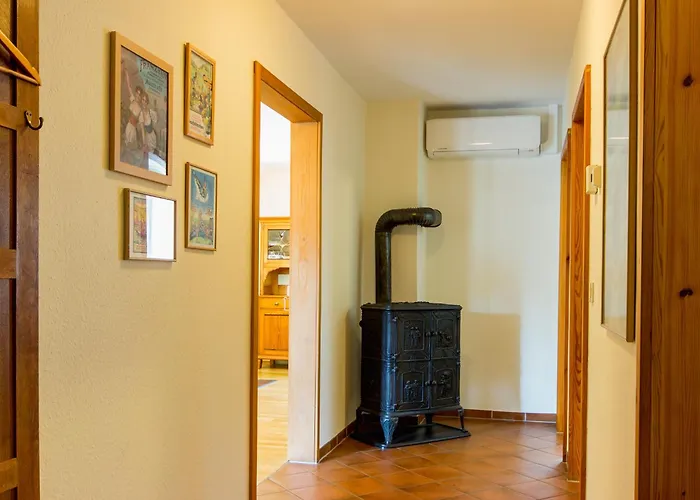 شقة Schwaab-scherr, Genau Zwischen Bernkastel-kues Und Traben-trarbach, Mit Kostenlosem Oepnv-ticket Fuer Bus Und Bahn, Parkplaetzen Und Fahrradgarage Erden