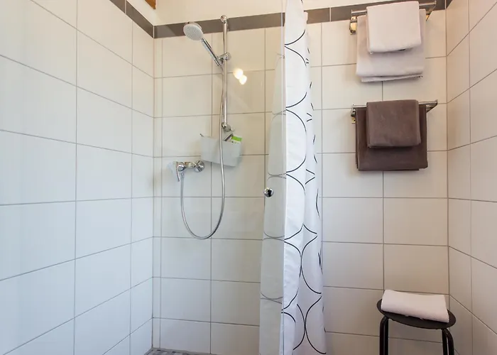 شقة Schwaab-scherr, Genau Zwischen Bernkastel-kues Und Traben-trarbach, Mit Kostenlosem Oepnv-ticket Fuer Bus Und Bahn, Parkplaetzen Und Fahrradgarage *