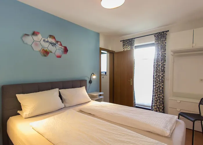 Schwaab-scherr, Genau Zwischen Bernkastel-kues Und Traben-trarbach, Mit Kostenlosem Oepnv-ticket Fuer Bus Und Bahn, Parkplaetzen Und Fahrradgarage דירה Erden